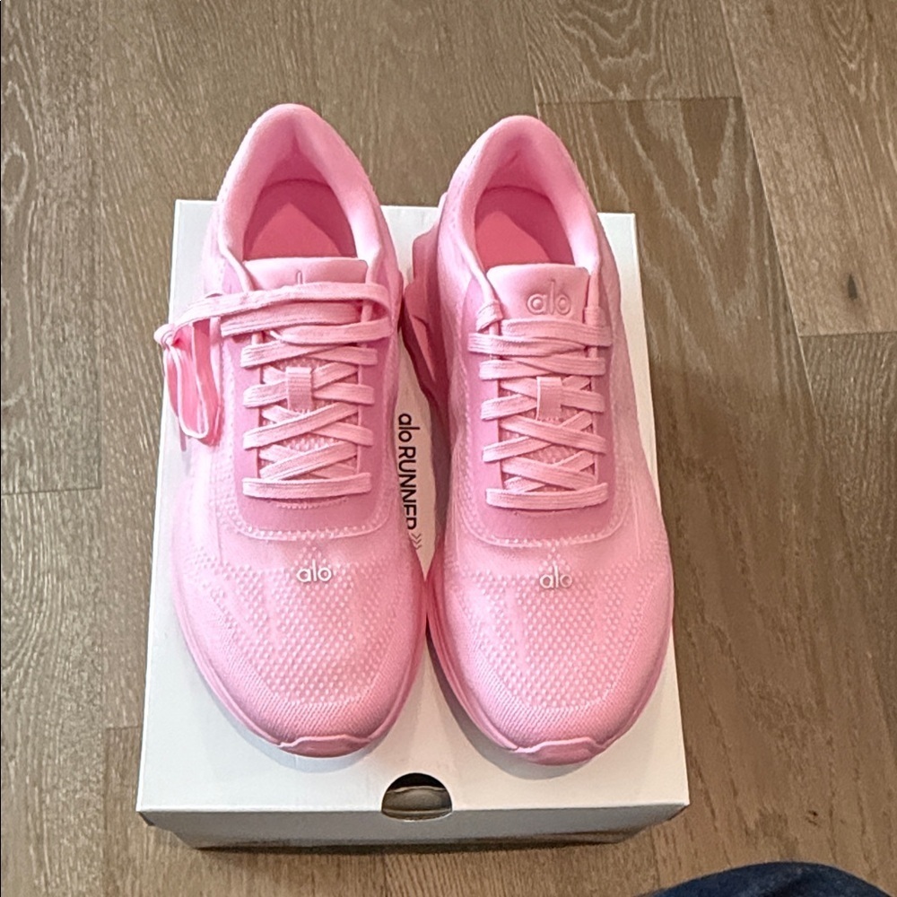 ALO Yoga Women’s- Alo Runner - Sweet Pink Size 10 - Picture 5 of 9